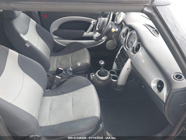 2006 MINI COOPER WMWRF33526TF64142 Photo 4
