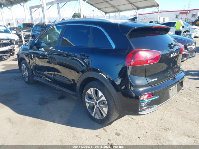 KNDCC3LG9N5138595 KIA Niro