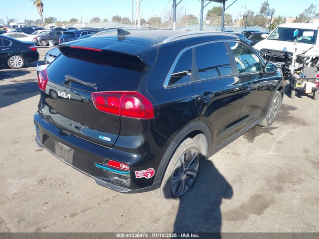 KNDCC3LG9N5138595 KIA Niro