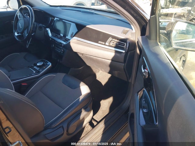 KNDCC3LG9N5138595 KIA Niro