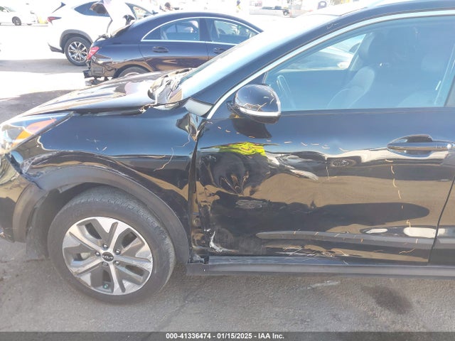 KNDCC3LG9N5138595 KIA Niro