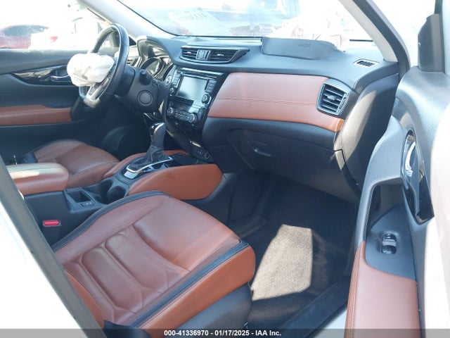 JN8AT2MV0JW311394 Nissan Rogue Sl