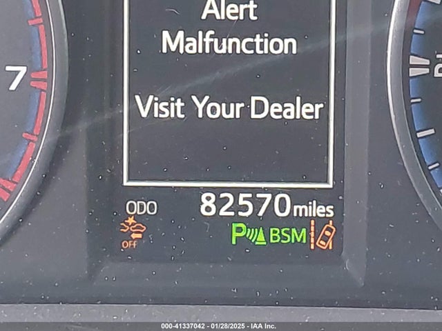 Toyota Rav4 Xle 2017 JTMWFREV1HD101893 Image 16