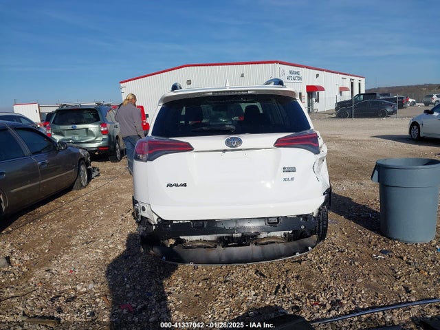 Toyota Rav4 Xle 2017 JTMWFREV1HD101893 Image 17