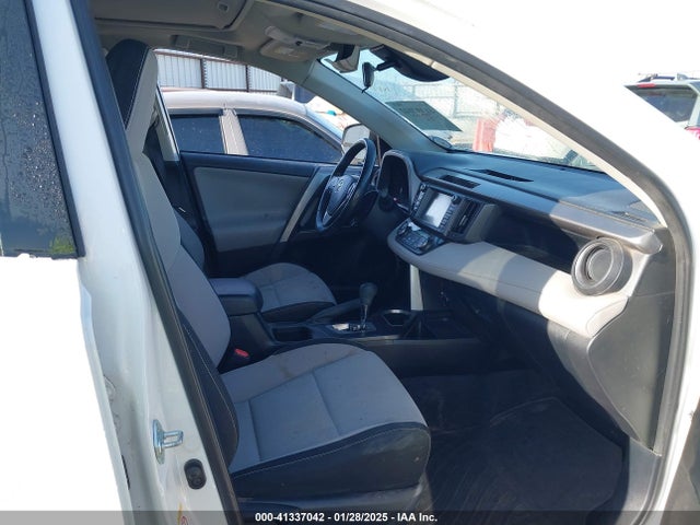 Toyota Rav4 Xle 2017 JTMWFREV1HD101893 Image 5