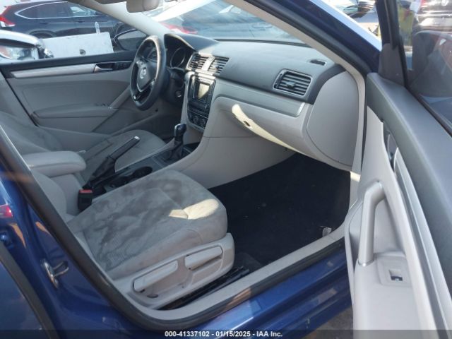 1VWAT7A35HC067648 Volkswagen Passat 1.8t S