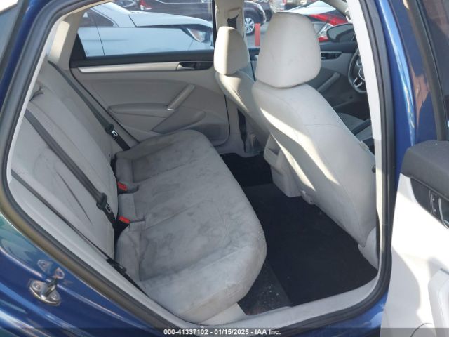 1VWAT7A35HC067648 Volkswagen Passat 1.8t S