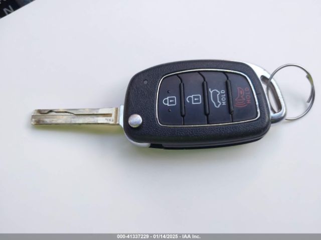 KM8J2CA4XLU170330 Hyundai TUCSON SE
