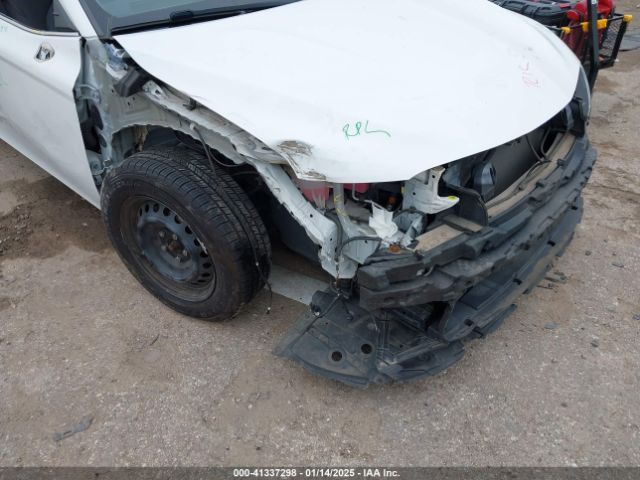 4T1B31HK9JU501132 Toyota Camry Hybrid Le
