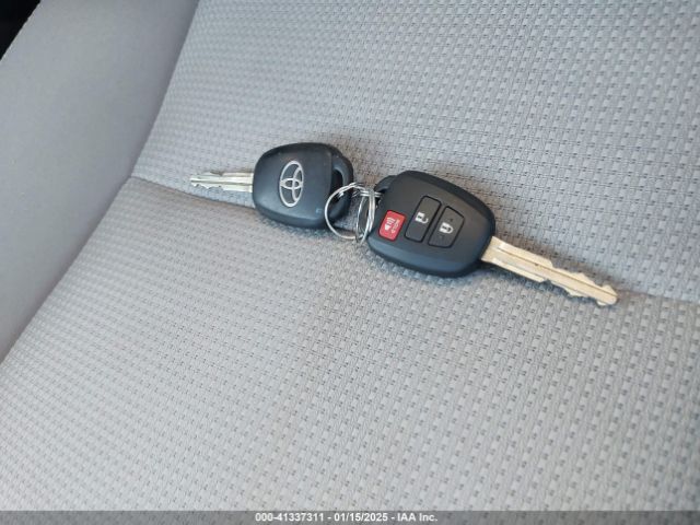 JTMRFREV3HJ108312 Toyota Rav4 Xle