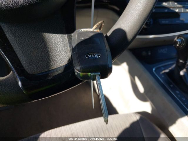 KNDMB5C13G6101070 KIA SEDONA LX