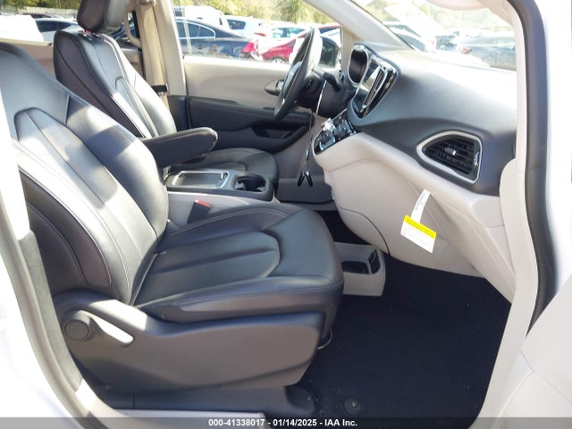 Chrysler Pacifica Touring L 2024 2C4RC1BG4RR151537 Image 5