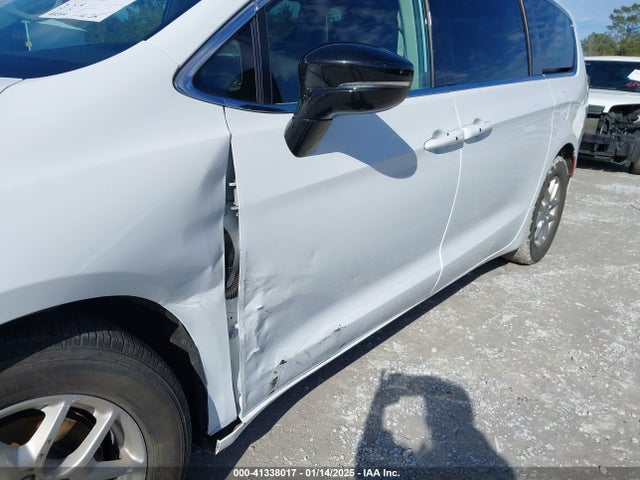 Chrysler Pacifica Touring L 2024 2C4RC1BG4RR151537 Image 6