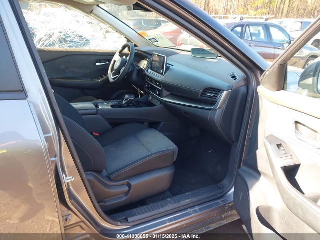 JN8BT3BA6PW405119 Nissan Rogue Sv Fwd