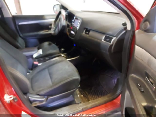JA4AD3A34HZ022619 Mitsubishi Outlander Se
