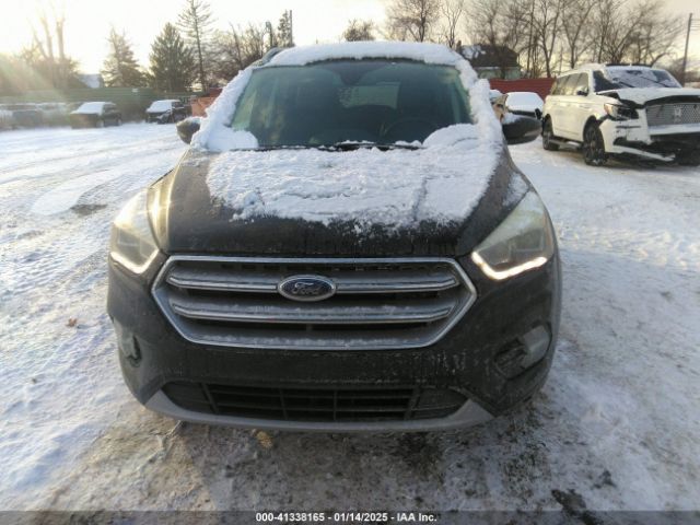 1FMCU0JD8HUE33634 Ford Escape Titanium