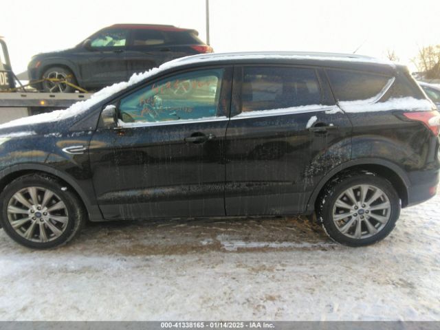 1FMCU0JD8HUE33634 Ford Escape Titanium