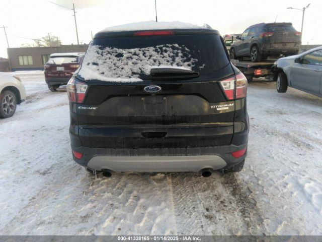 1FMCU0JD8HUE33634 Ford Escape Titanium