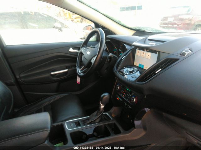 1FMCU0JD8HUE33634 Ford Escape Titanium