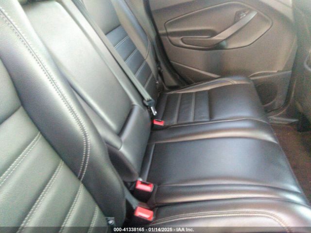 1FMCU0JD8HUE33634 Ford Escape Titanium