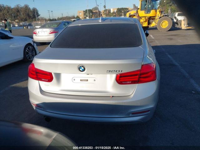 WBA8A9C53JAD28021 BMW 320i