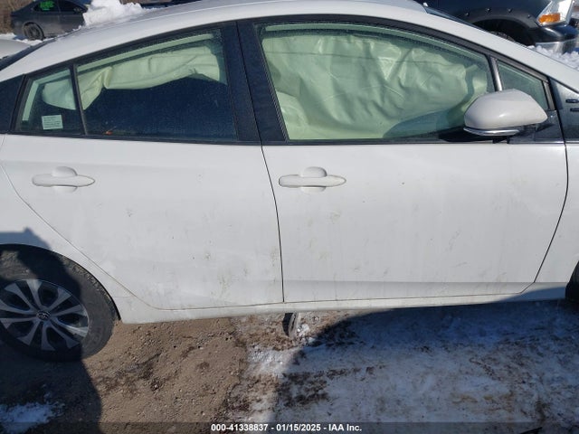 Toyota Prius Le Awd-e 2020 JTDL9RFU4L3017887 Image 13
