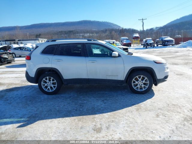 1C4PJMCS1HW532415 Jeep Cherokee Latitude 4x4
