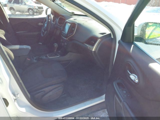 1C4PJMCS1HW532415 Jeep Cherokee Latitude 4x4