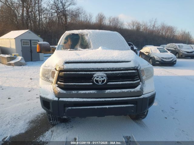 5TFCY5F15EX017121 Toyota Tundra Sr 5.7l V8
