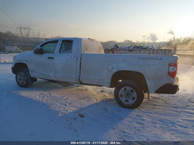 5TFCY5F15EX017121 Toyota Tundra Sr 5.7l V8