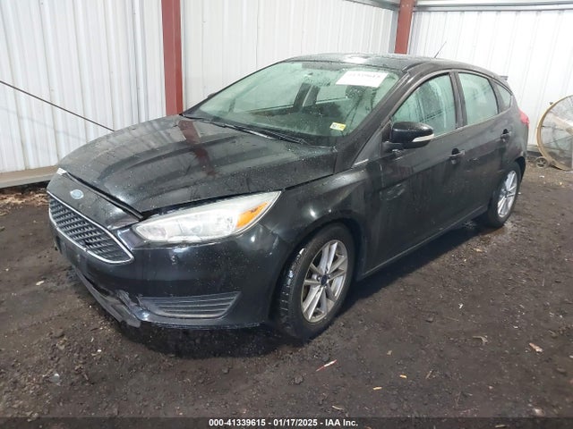 Ford FOCUS SE 2015 1FADP3K27FL204093 Image 2
