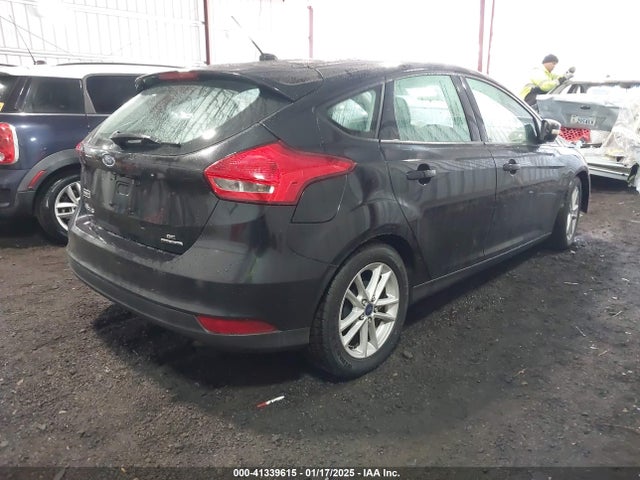 Ford FOCUS SE 2015 1FADP3K27FL204093 Image 4
