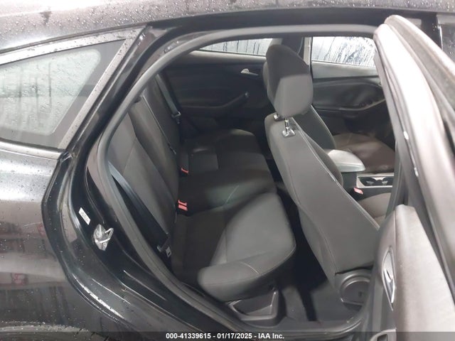 Ford FOCUS SE 2015 1FADP3K27FL204093 Image 8