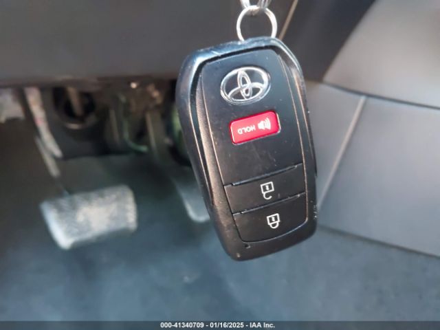 7MUEAAAG3PV061988 Toyota Corolla Cross Xle
