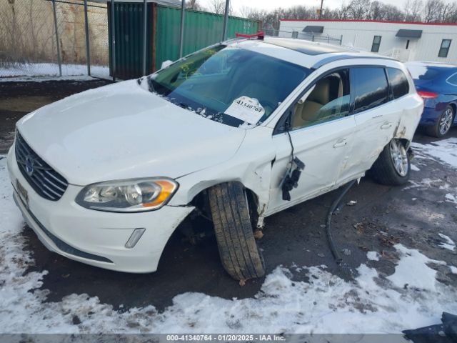2015 VOLVO XC60 YV4612RKXF2757103 Photo 1