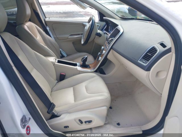 2015 VOLVO XC60 YV4612RKXF2757103 Photo 4