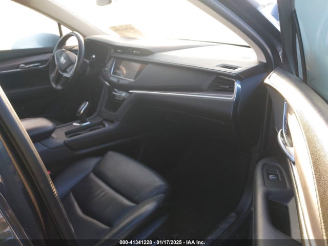 2018 CADILLAC XT5 1GYKNERS6JZ208094 Photo 4