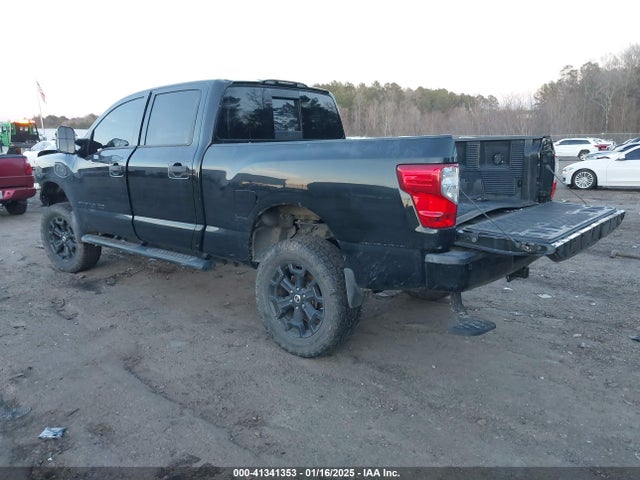 2019 NISSAN TITAN XD 1N6BA1F48KN512968 Photo 2