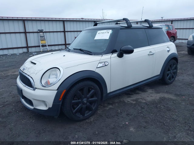 2010 MINI COOPER S WMWMF7C54ATX42401 Photo 1