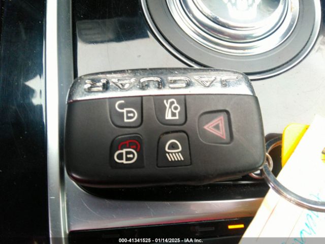 SAJAD4FN3JCP24916 Jaguar XE