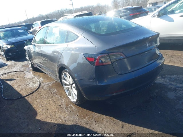 2018 TESLA MODEL 3 5YJ3E1EA9JF020031 Photo 2
