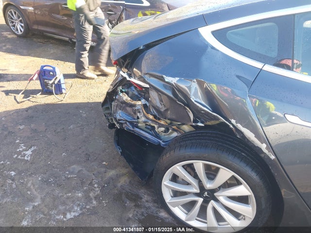 2018 TESLA MODEL 3 5YJ3E1EA9JF020031 Photo 5