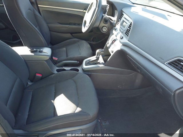Hyundai ELANTRA SE 2018 5NPD74LF8JH219149 Image 5
