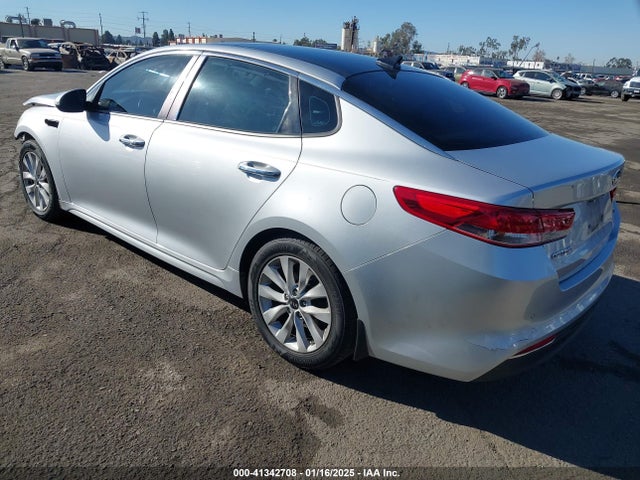 KIA OPTIMA EX 2016 5XXGU4L31GG068770 Image 3