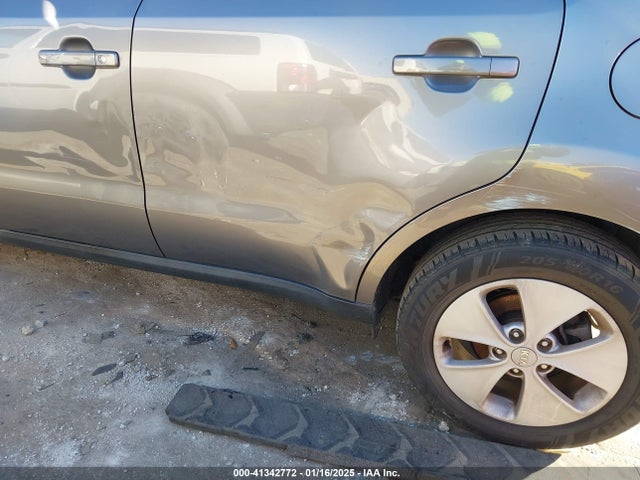 KIA Soul 2016 KNDJN2A22G7305230 Image 13
