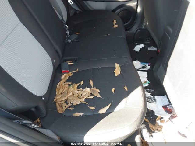 KIA Soul 2016 KNDJN2A22G7305230 Image 8