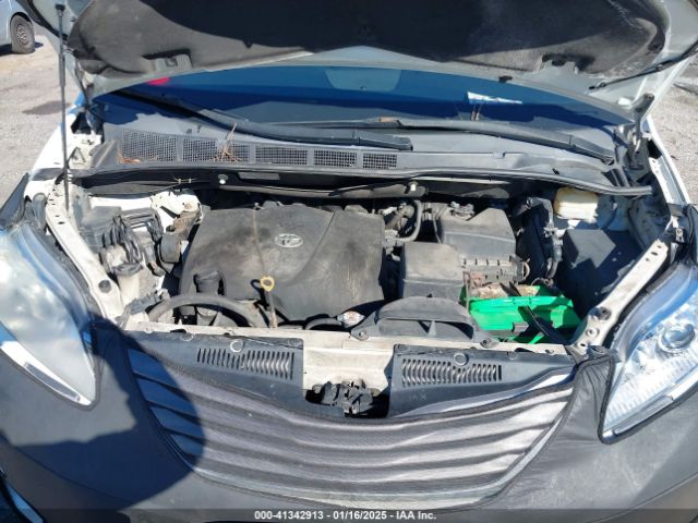 5TDYZ3DC4HS833744 Toyota Sienna Xle 8 Passenger