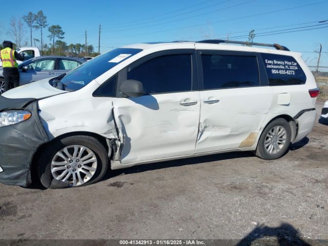 5TDYZ3DC4HS833744 Toyota Sienna Xle 8 Passenger
