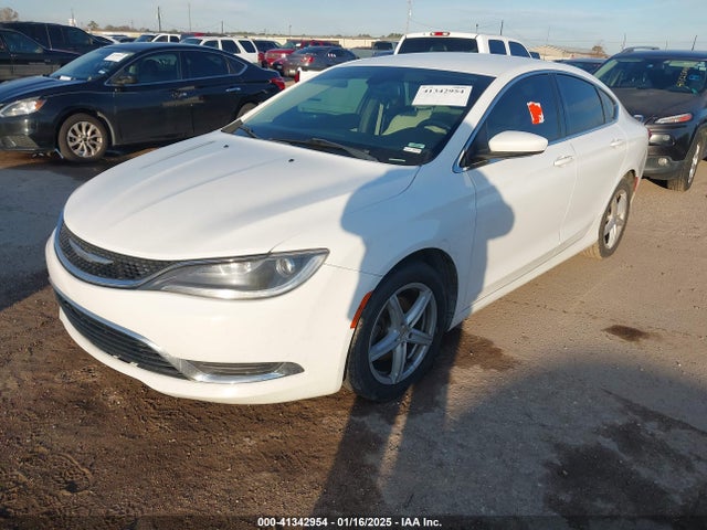 Chrysler 200 Limited 2015 1C3CCCAB0FN608011 Image 2