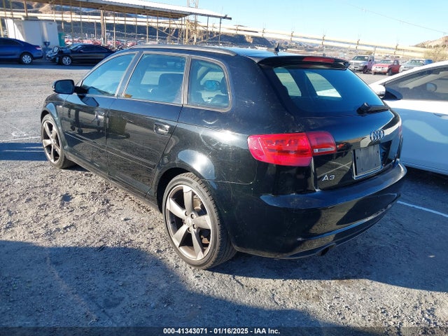 2011 AUDI A3 WAUKJAFM8BA009206 Photo 2